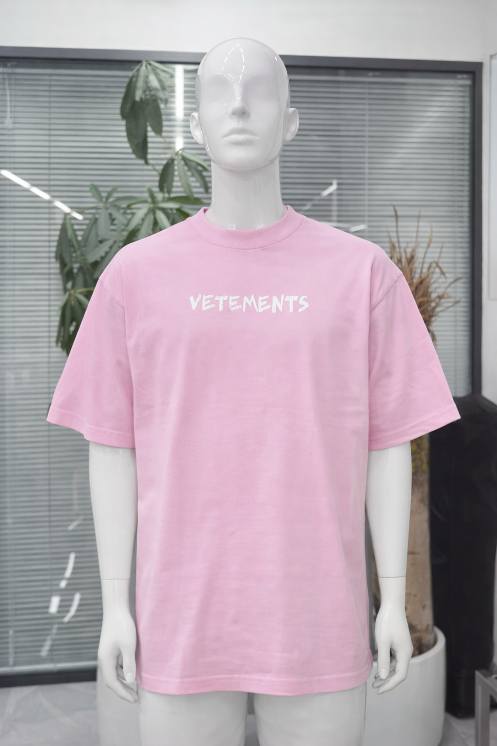 T-shirt Oversize Rose VETEMENTS “Sunny” – Coupe Oversize | Taille XL