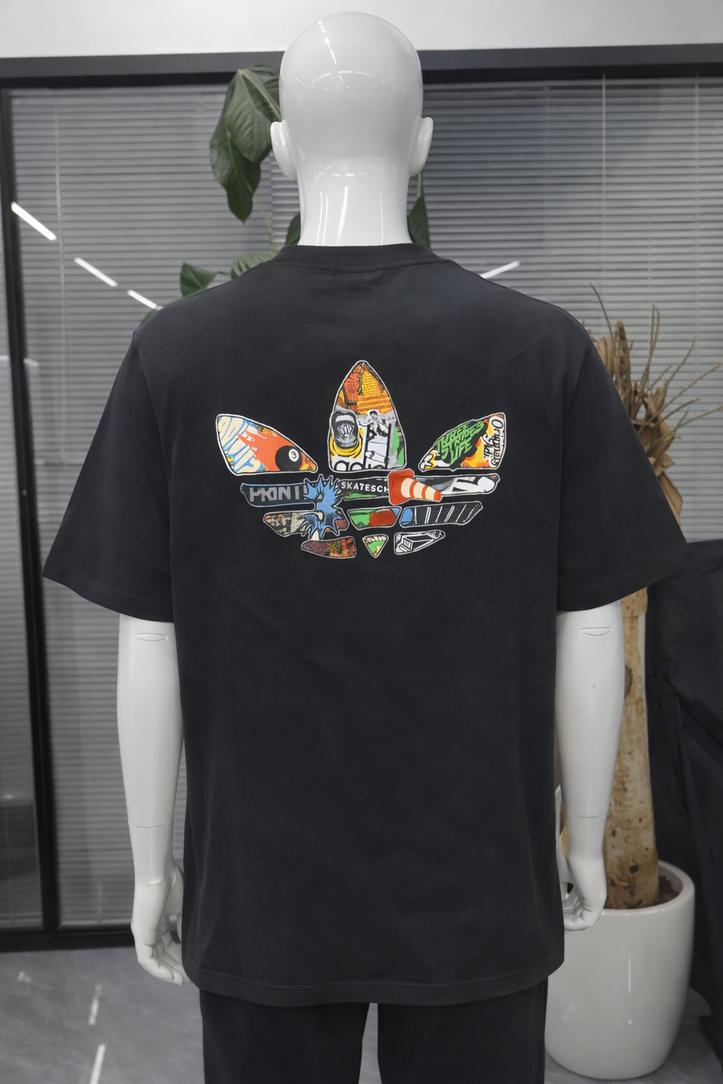 T-shirt Oversize Noir ADIDAS Trefoil – Design Graphique Multicolore | Taille XL