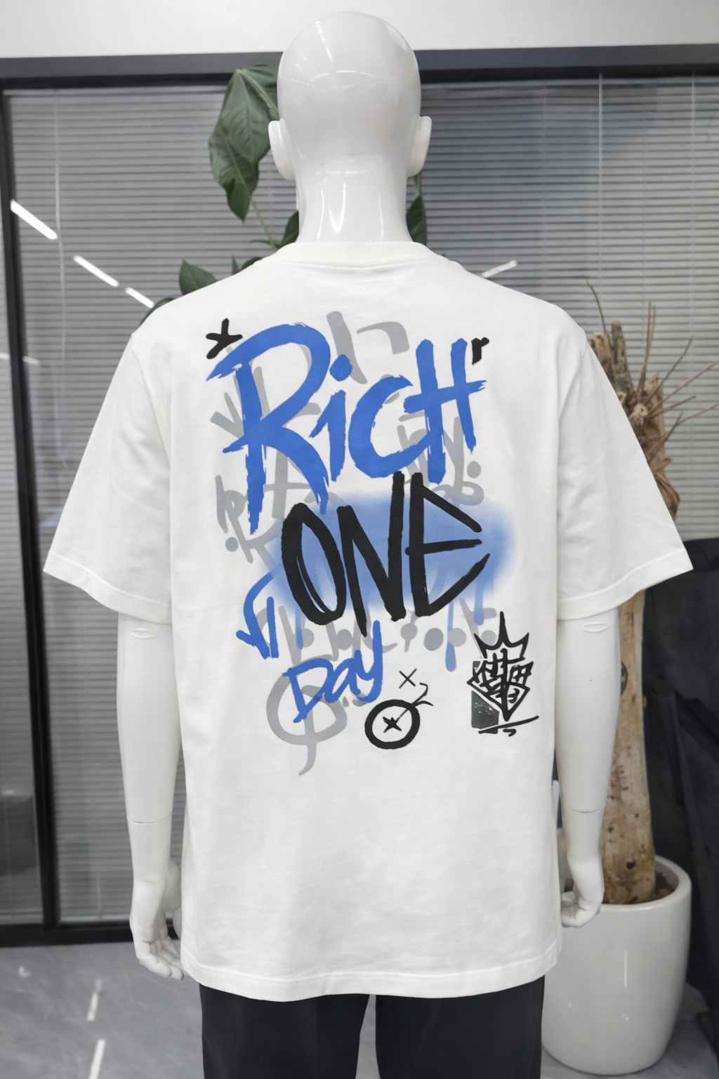 T-shirt Oversize Blanc Street Art “Rich One Boy” – Design Graffiti | Taille L