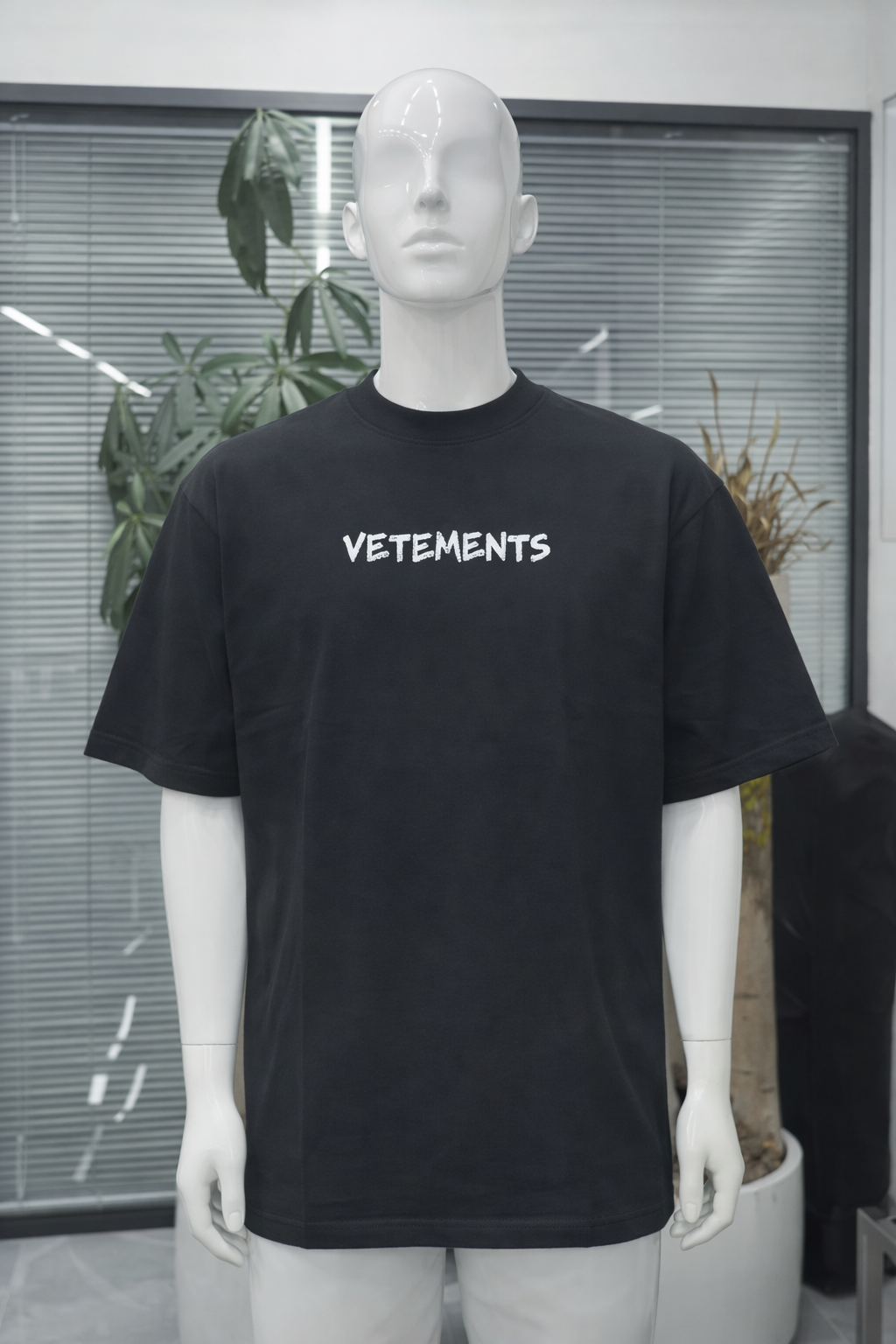 T-shirt Oversize Noir VETEMENTS “Sunny” – Print Graphique Multicolore | Taille XL