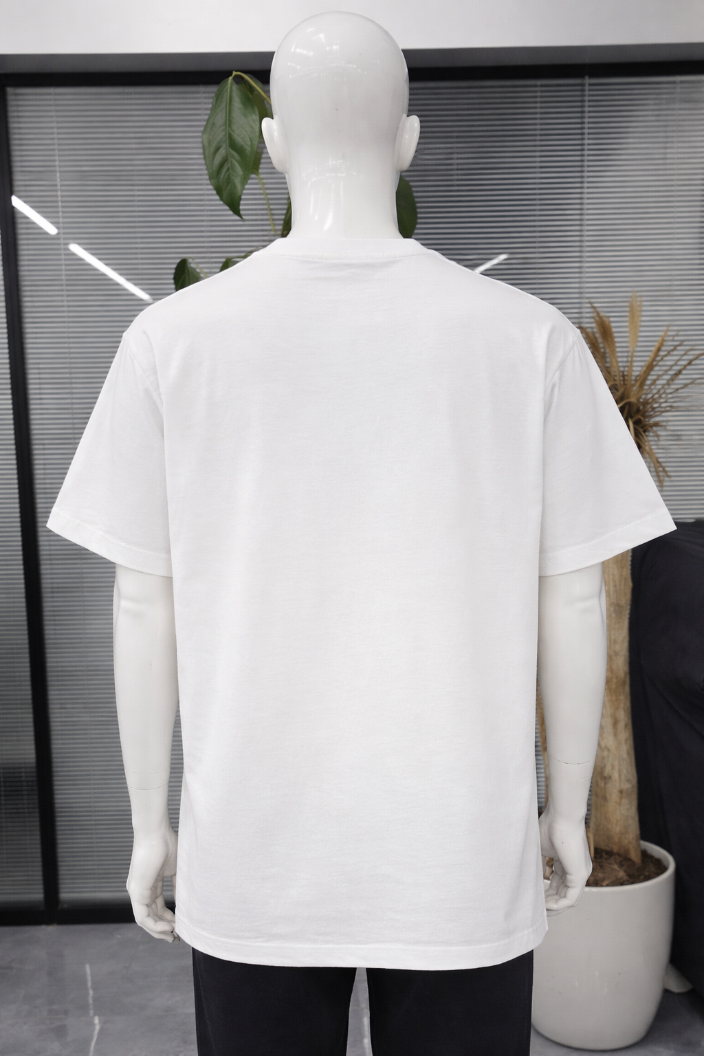 T-shirt Oversize Blanc WELLDONE® – Design Typographique Minimal | Taille M