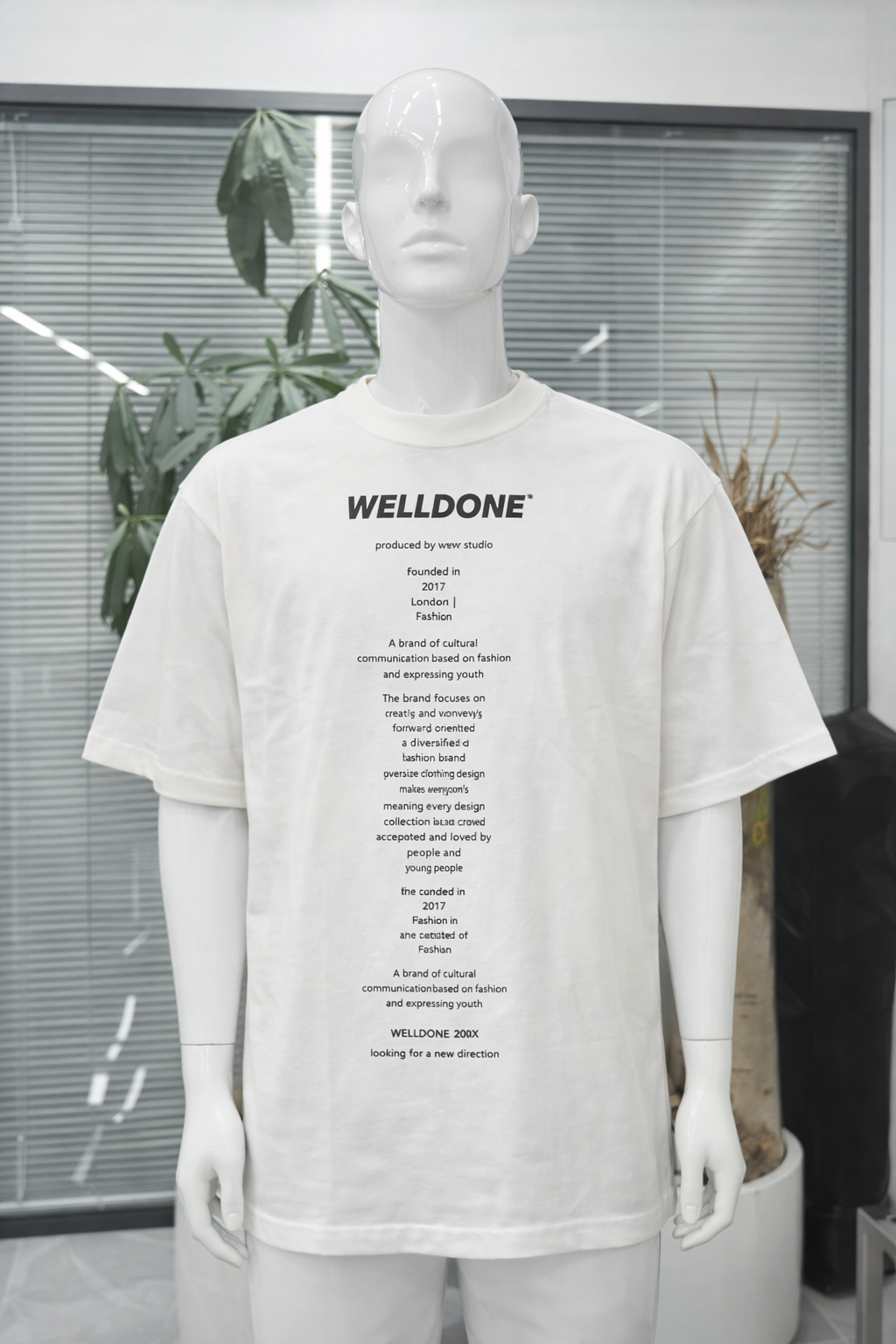 T-shirt Oversize Blanc WELLDONE® – Design Typographique Minimal | Taille M