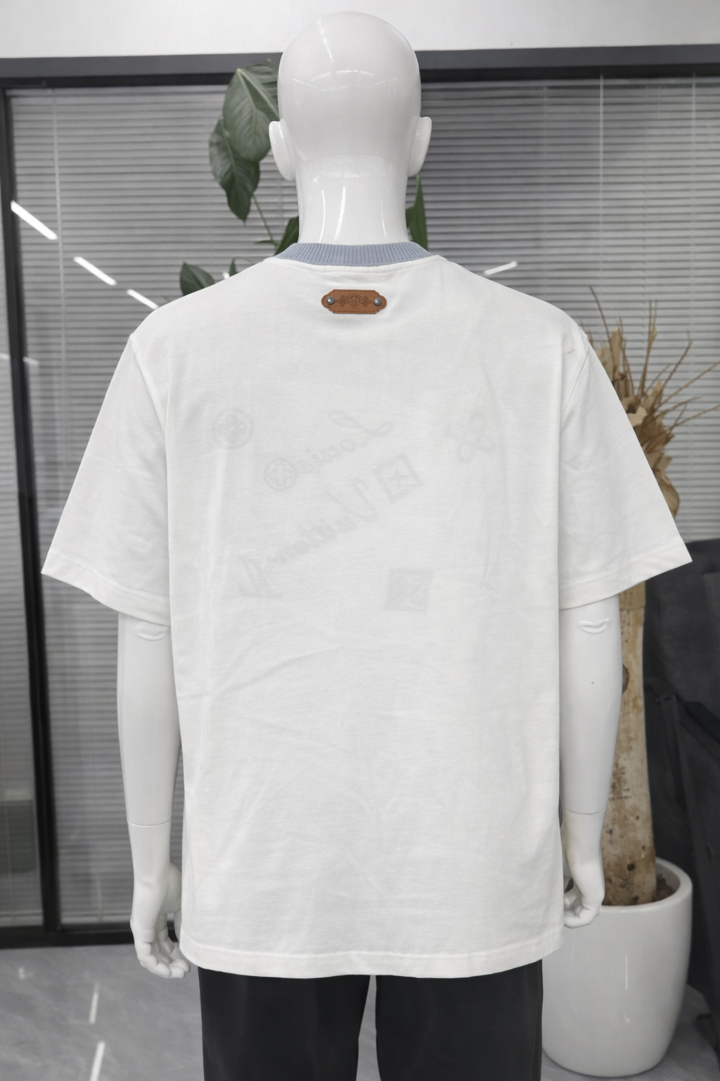 T-shirt Oversize Blanc Louis Vuitton – Détails Brodés Multicolores | Taille L