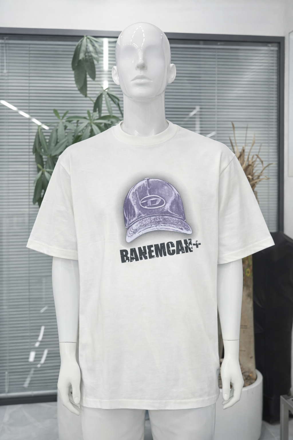 T-shirt Oversize Blanc “BANEMCAR” – Design Casquette Streetwear | Taille L