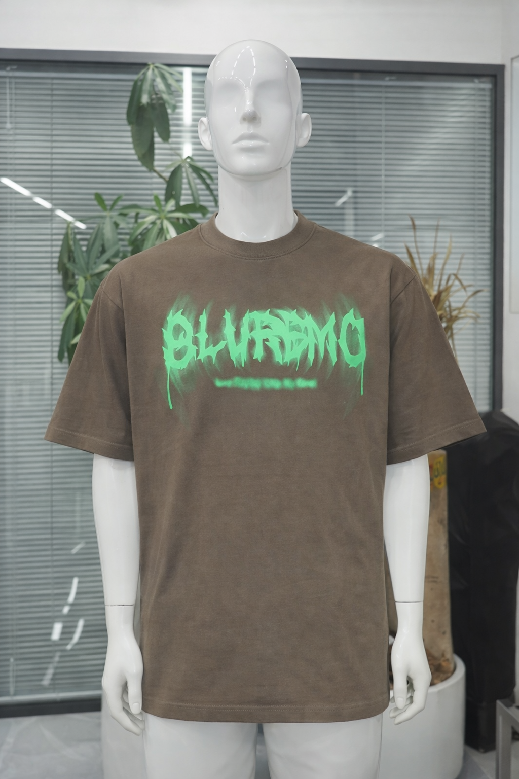 T-shirt Oversize Marron Streetwear – Print “BLVREMO” Néon | Taille L